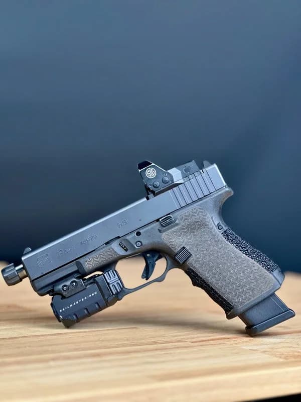 Stippling example 5 by 365 Weapons